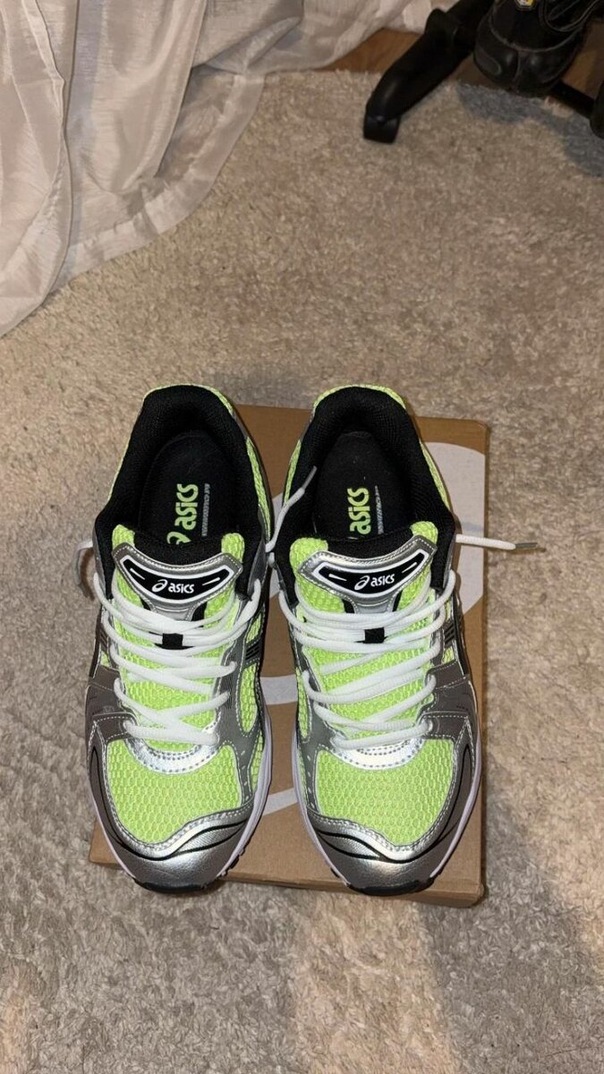 Chaussures de course Asics vertes