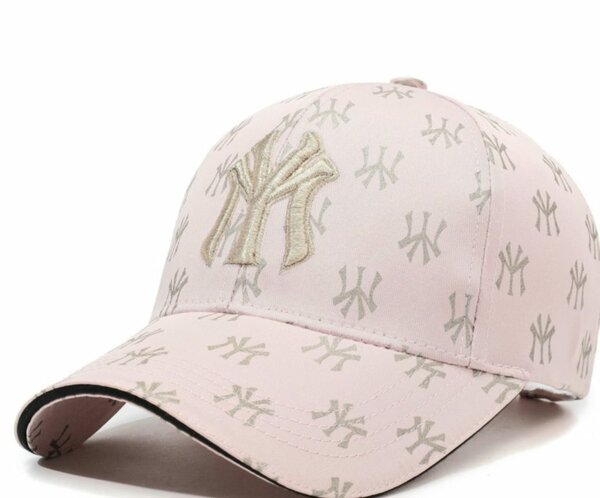 Casquette rose à motif classique