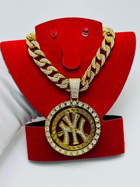 Collier pendentif hip-hop