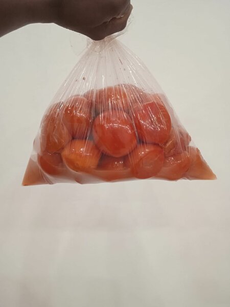 Tomates cassées  500 f / kg