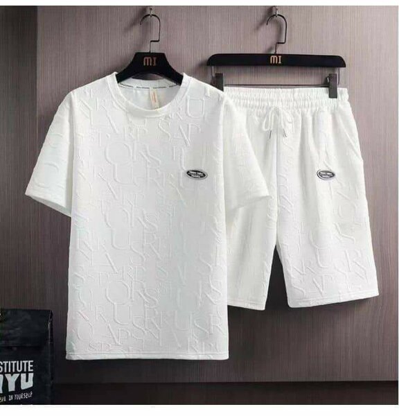 Ensemble t-shirt et short blanc