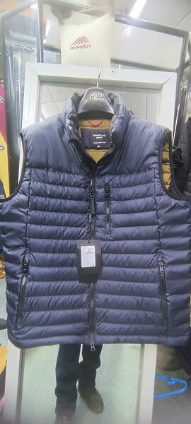 Новинка Безрукавки от Бренда Denenburg.