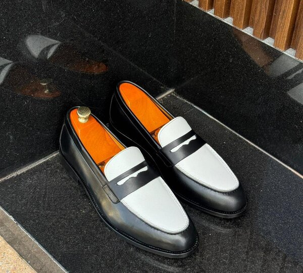 Mocassins élégants noir et blanc