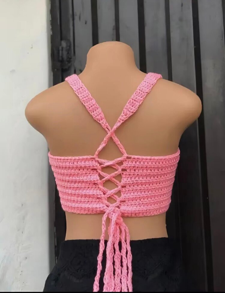 Haut crochet rose bohème