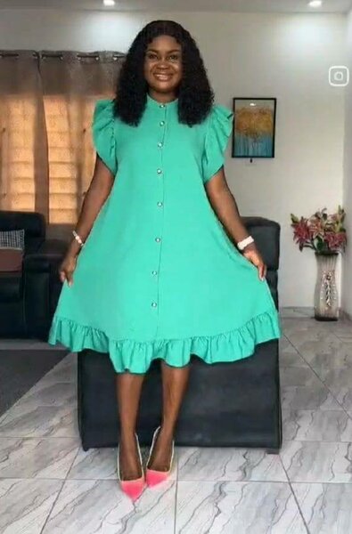 Très Belle petite robe , vert moutarde et blanc