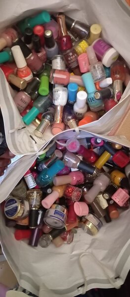 Nail polish . Normal polish and gel polish