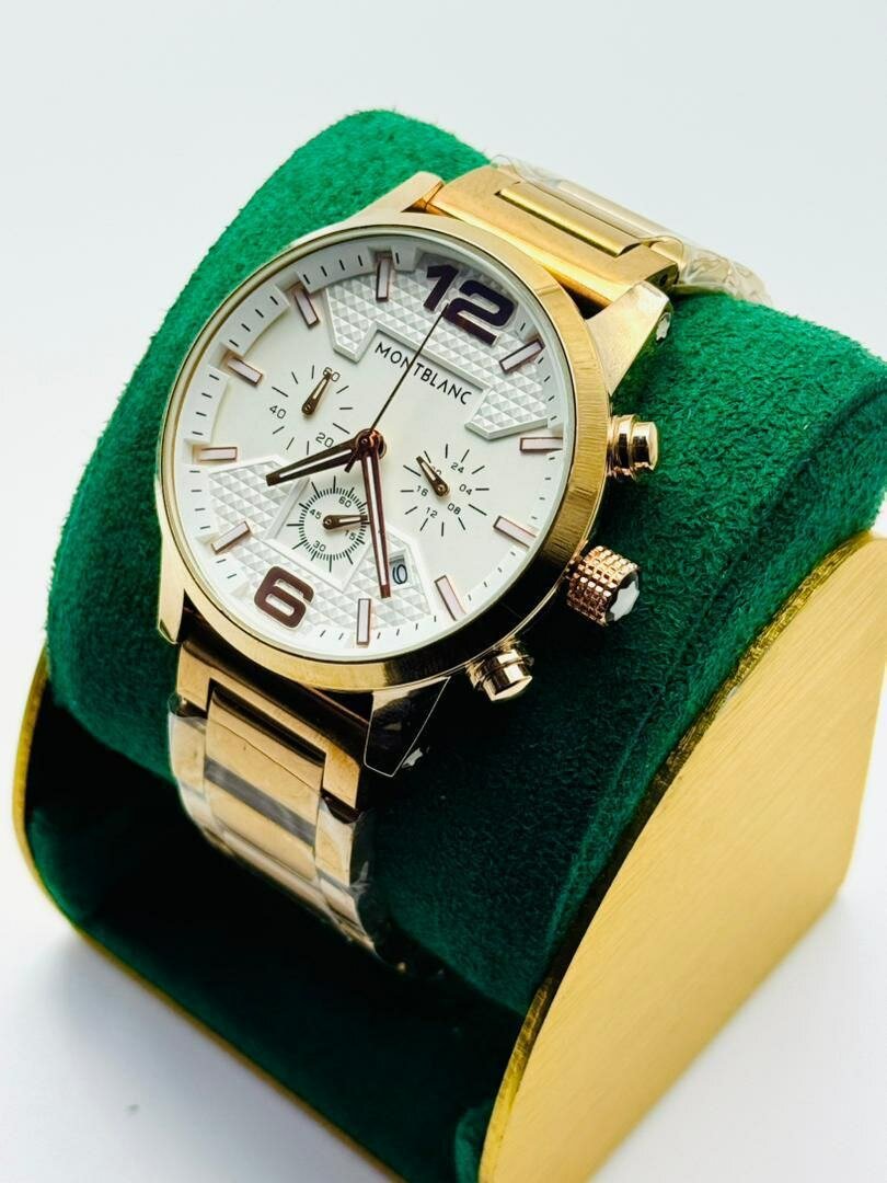 Montre chronographe luxe dorée