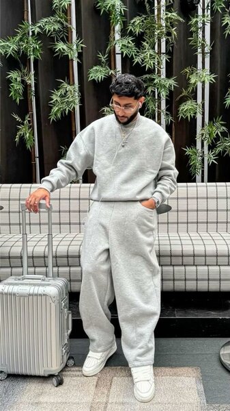 Costume de survêtement moderne