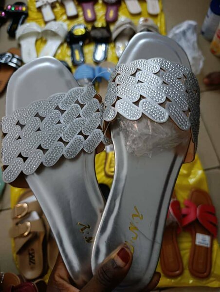 Sandales argentées élégantes