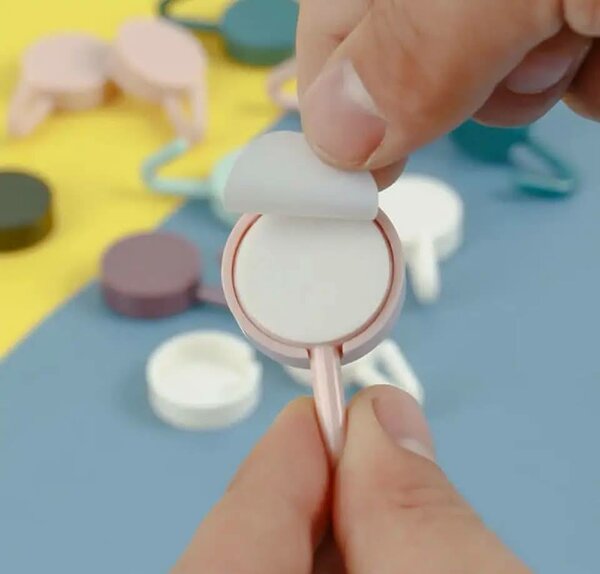 Accroche adhésifs multiusages