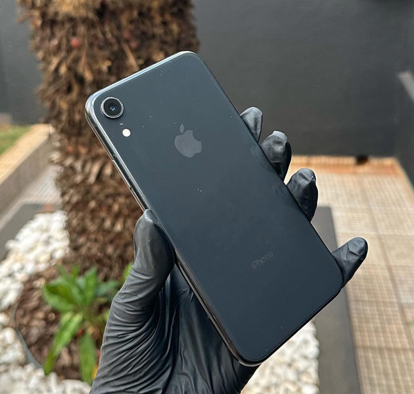  iPhone XR  64gb 