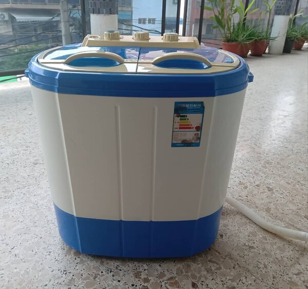 Petite machine à laver et essorage