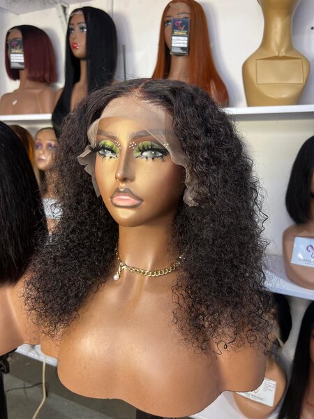 Frontal curly wigs