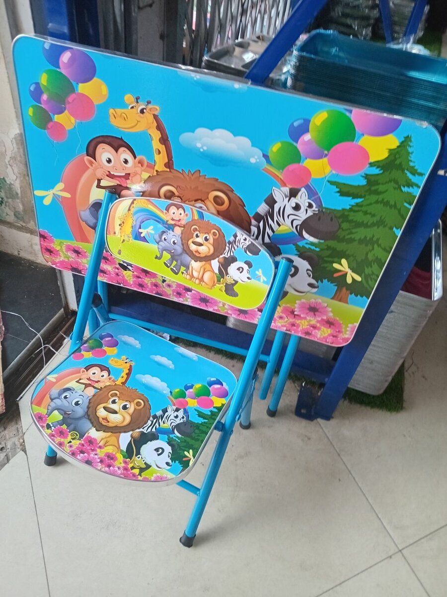 Kids catoons  lunch and learning table set