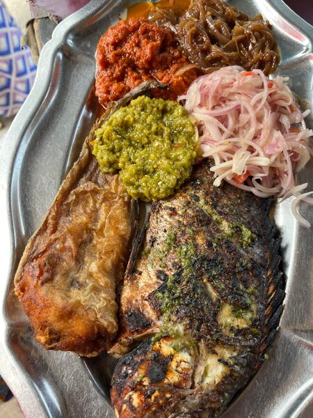 Tilapia Grillée avec Garnitures