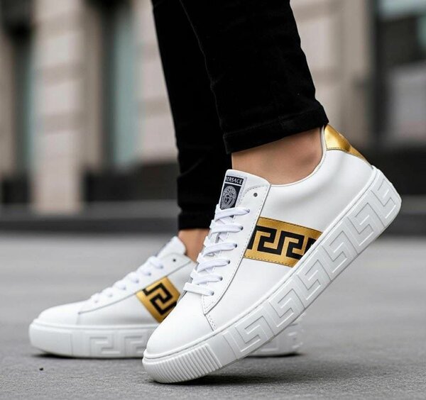 Sneakers en cuir blanc et or