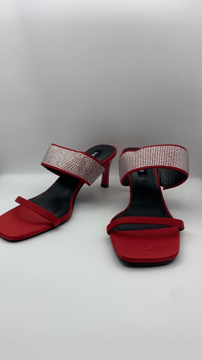 Quality heeled slippers available in colors