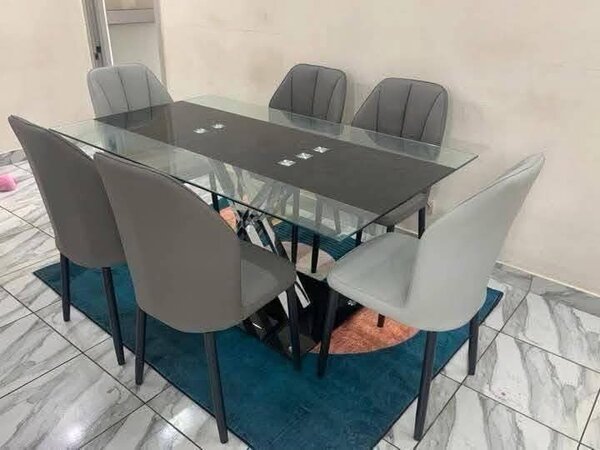 Table à manger design en verre