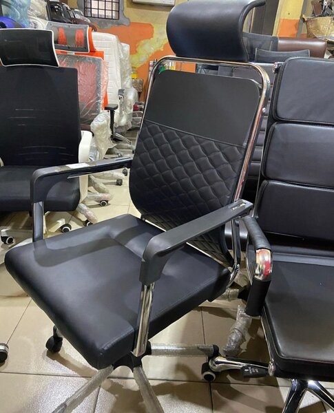 EXECUTIVE SWIVEL CHAIR WITH HEADREST