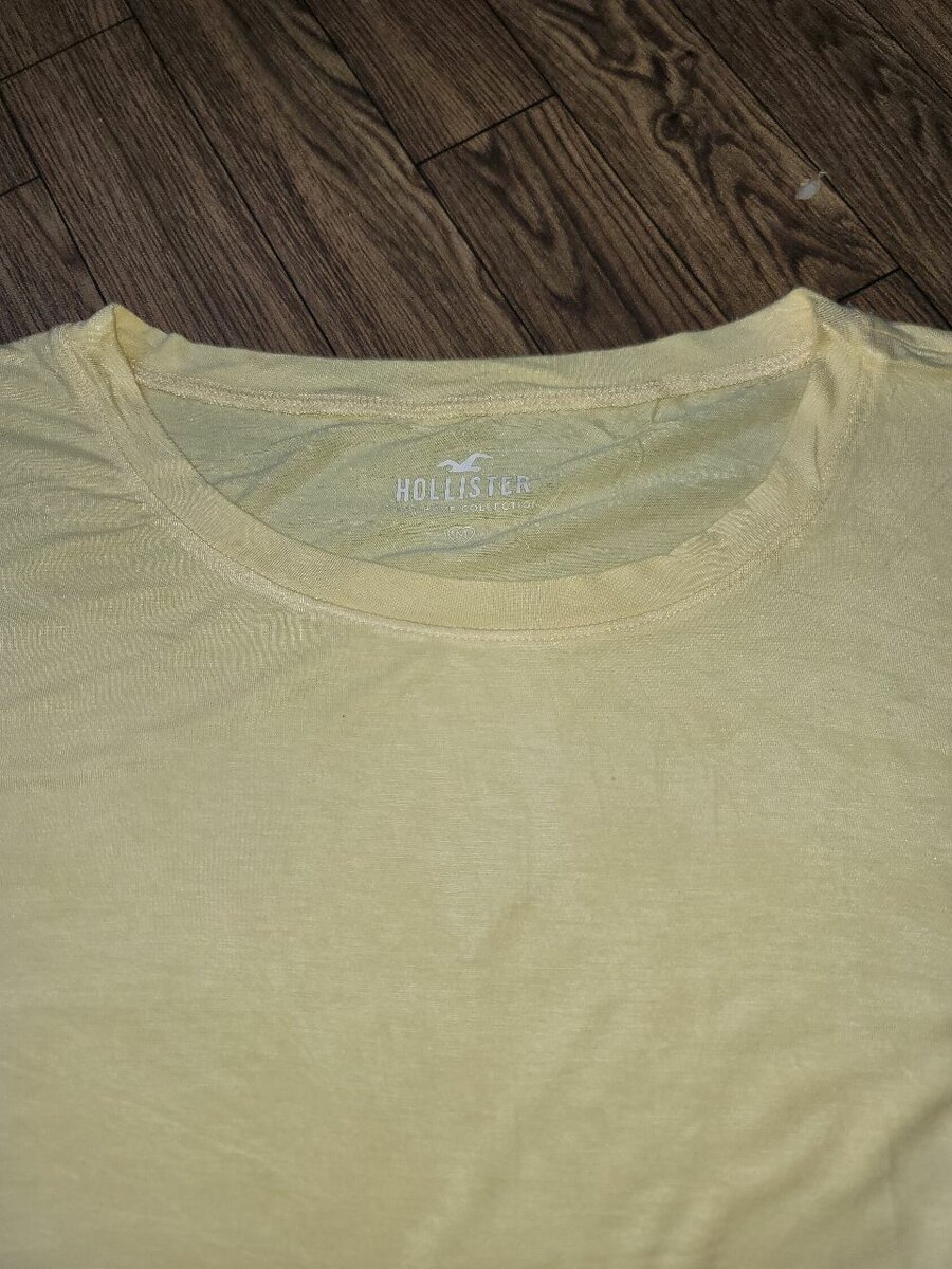 HoLISTER tee shirt. 10/10