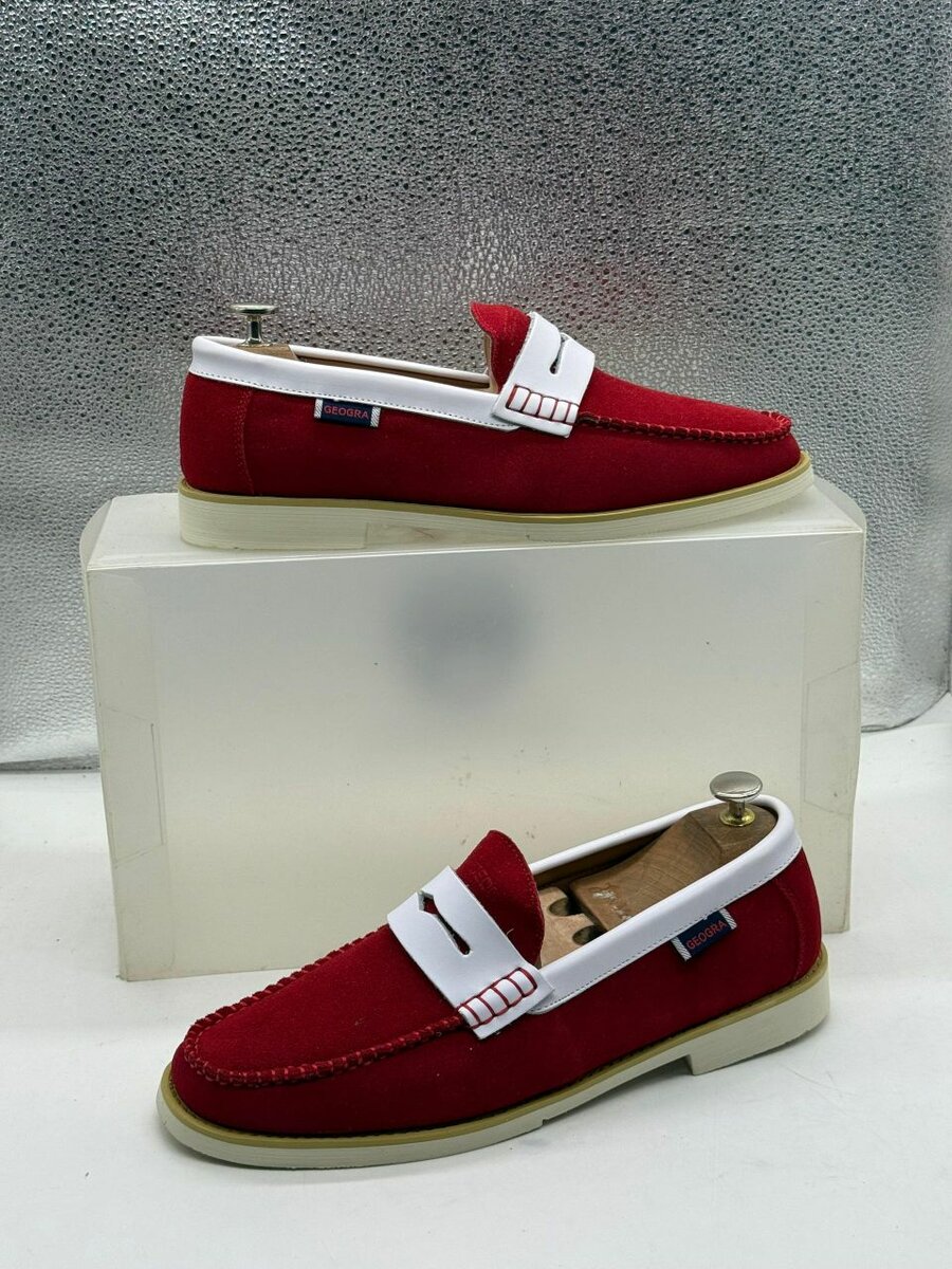 Mocassins rouges en daim élégants