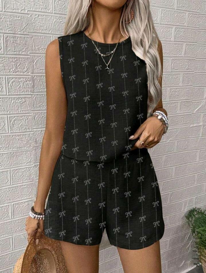 Combinaison noire à motifs