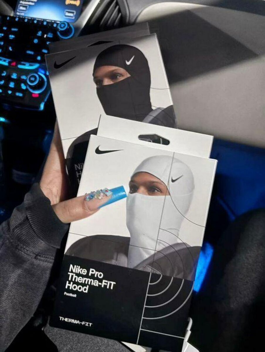 Nike Pro Therma-FIT Hood