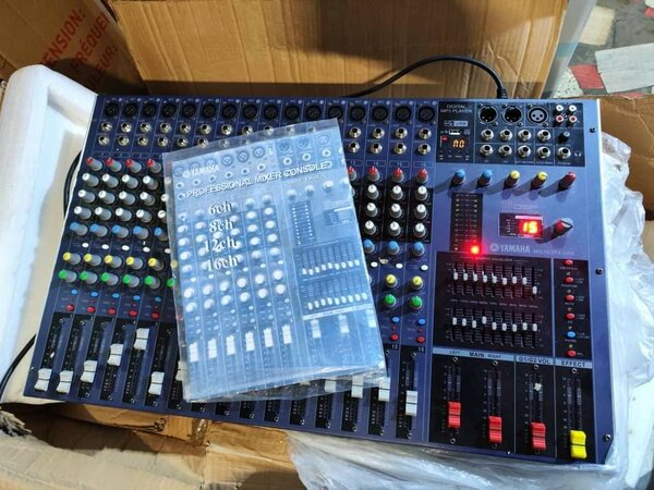 TABLE DE MIXAGE YAMAHA 16 PISTES