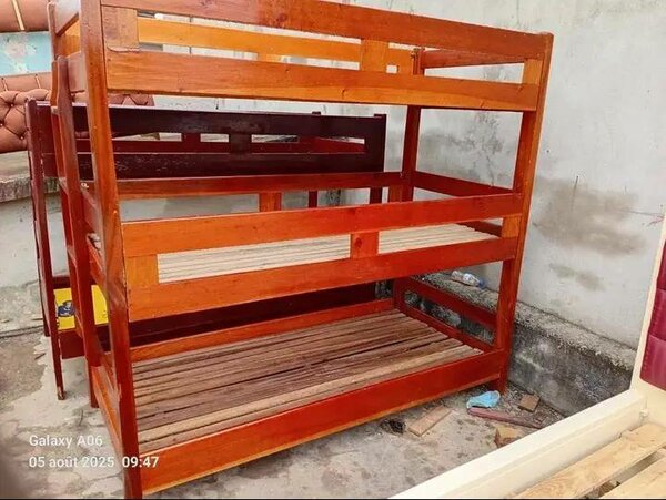 Lit superposé en bois robuste
