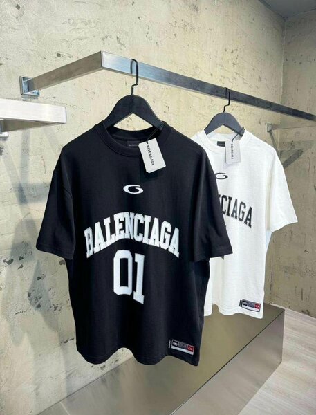 T-shirt Balenciaga 01