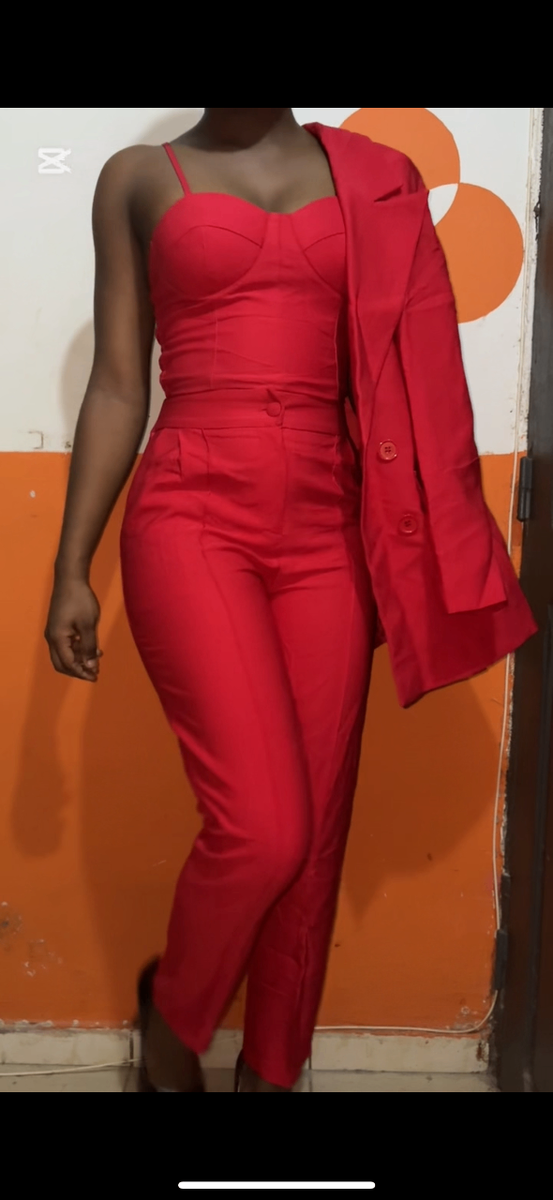Ensemble rouge élégant femme