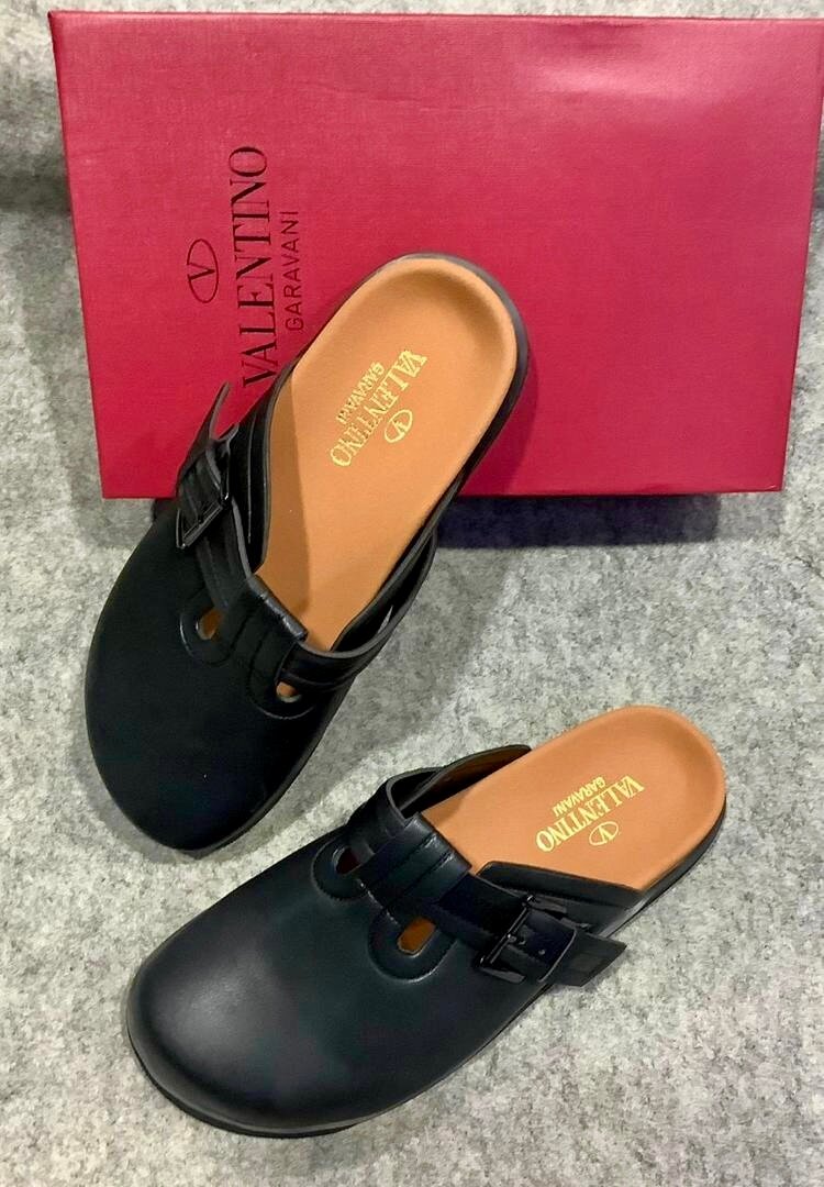 Sabots Valentino en cuir noir