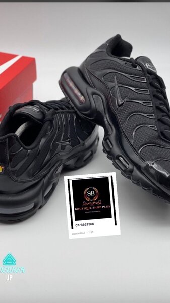 Basket Nike tn authentique avec sa boîte