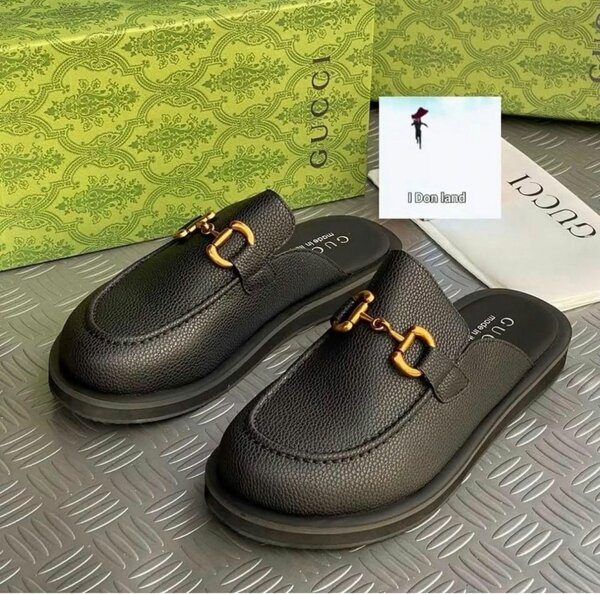 Mules élégantes en cuir noir