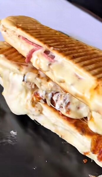Panini au jambon fromage