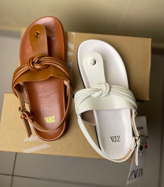 Sandales en cuir noué élégantes