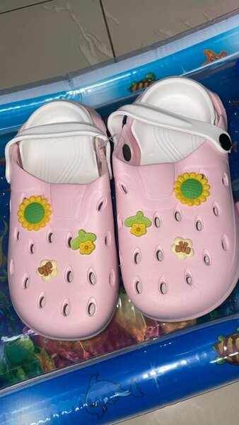 Sabots roses enfants amusants