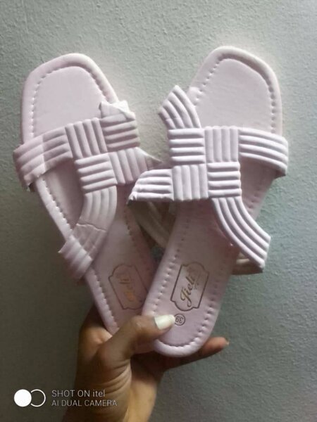 Sandales roses tressées