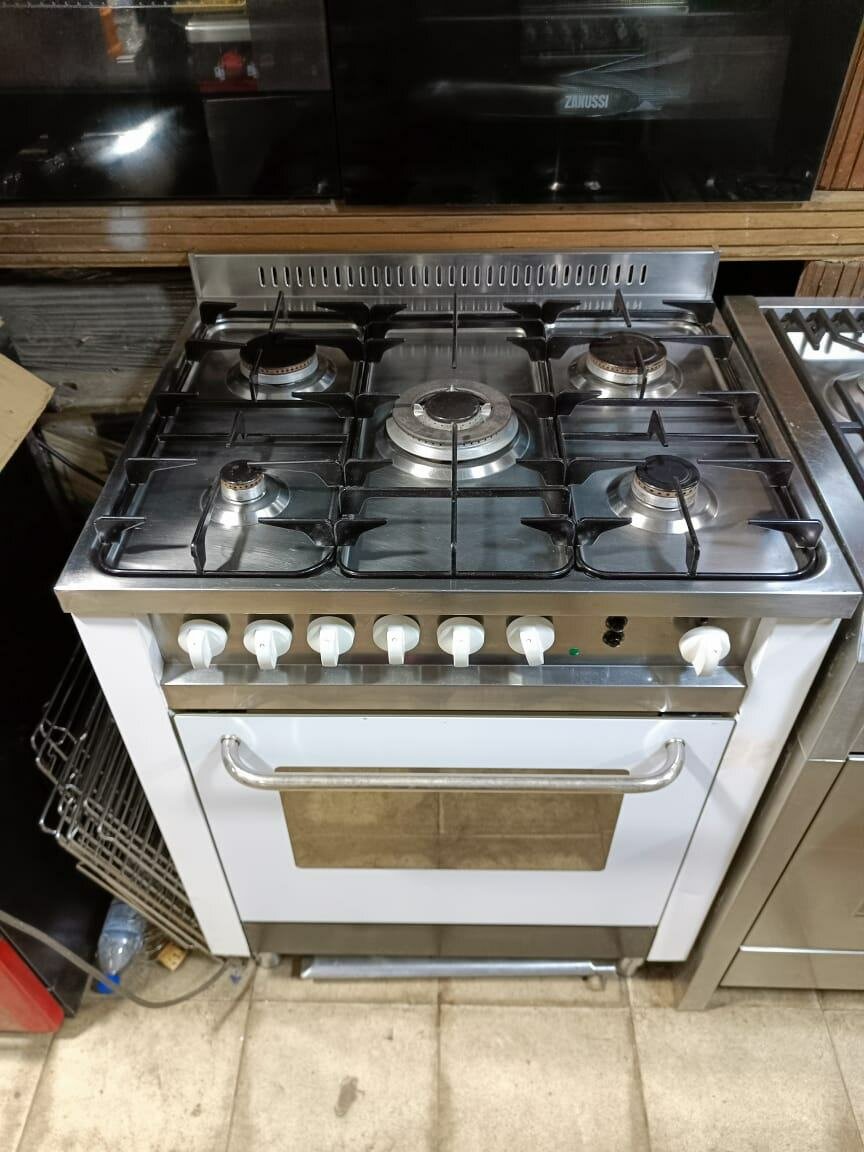 Cuisinière à gaz 5 feux et 1 four