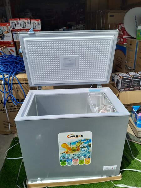 DELRON DURABLE CHEST FREEZER 230 LITRES