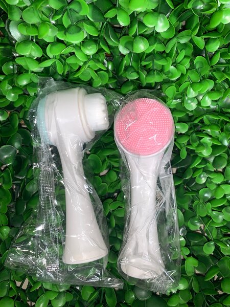 Brosse nettoyante pour le visage 2 en 1