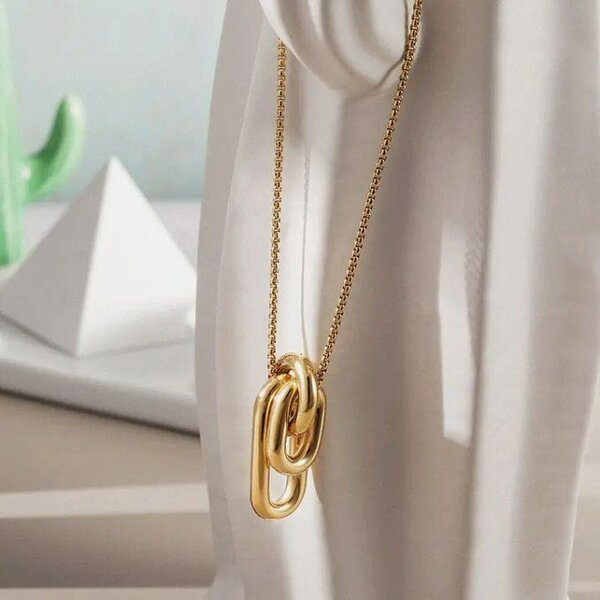 Collier chaîne doré élégant