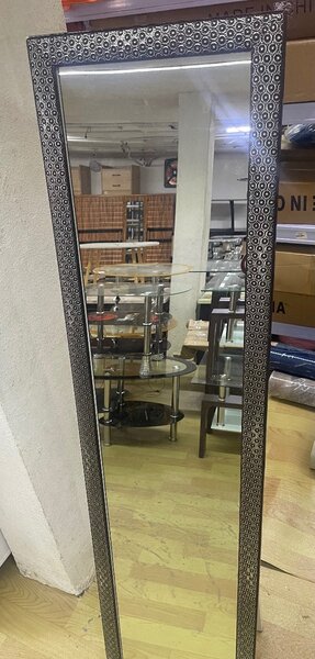 Miroir sur pied élégant