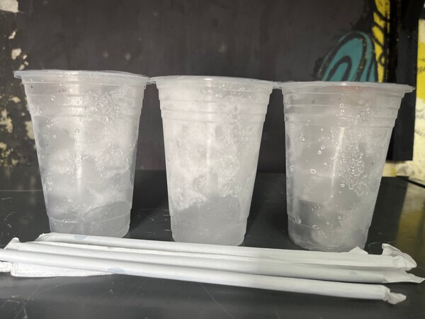 Gobelets de glaçon avec paille