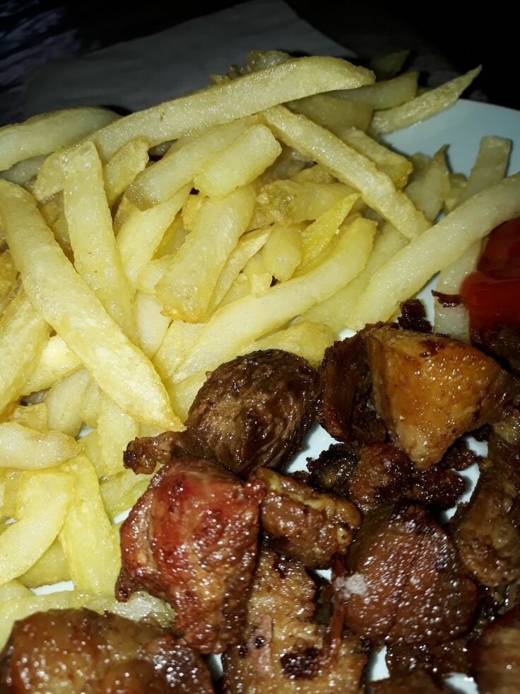 PORC AFRICAIN BRAISÉ+ FRITES