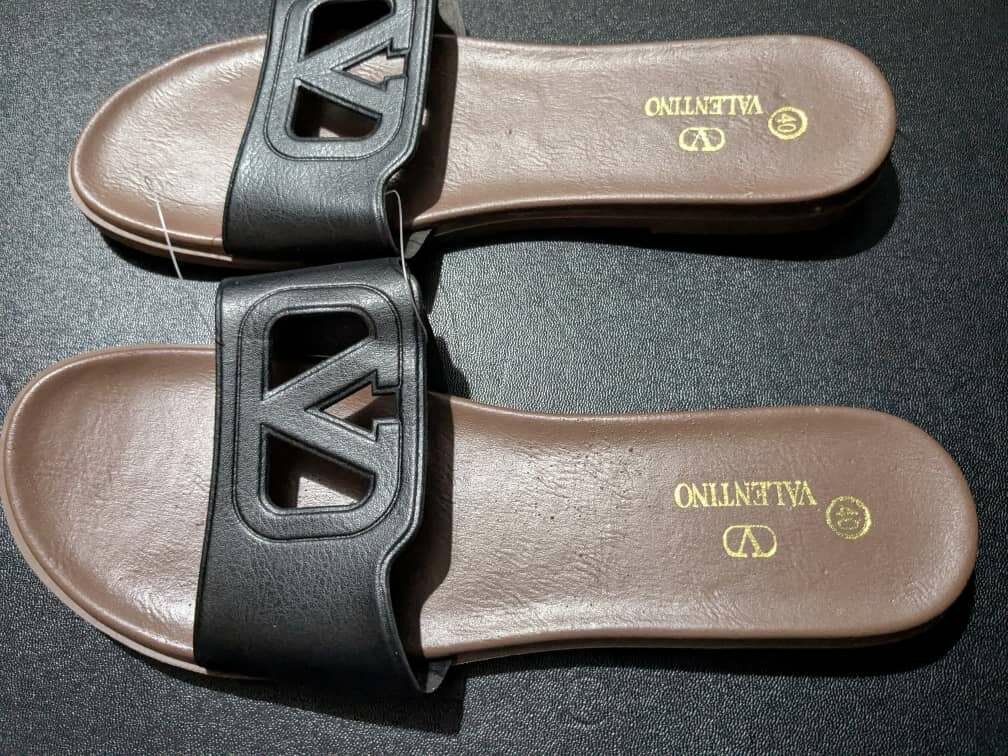 Tongs en cuir élégant