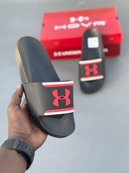 Claquettes noires sport légères