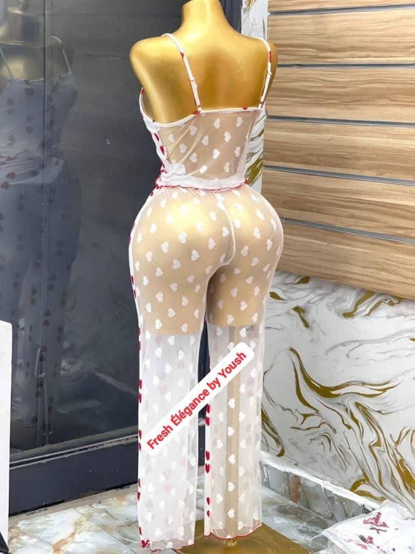 Combinaison chic à motifs cœurs