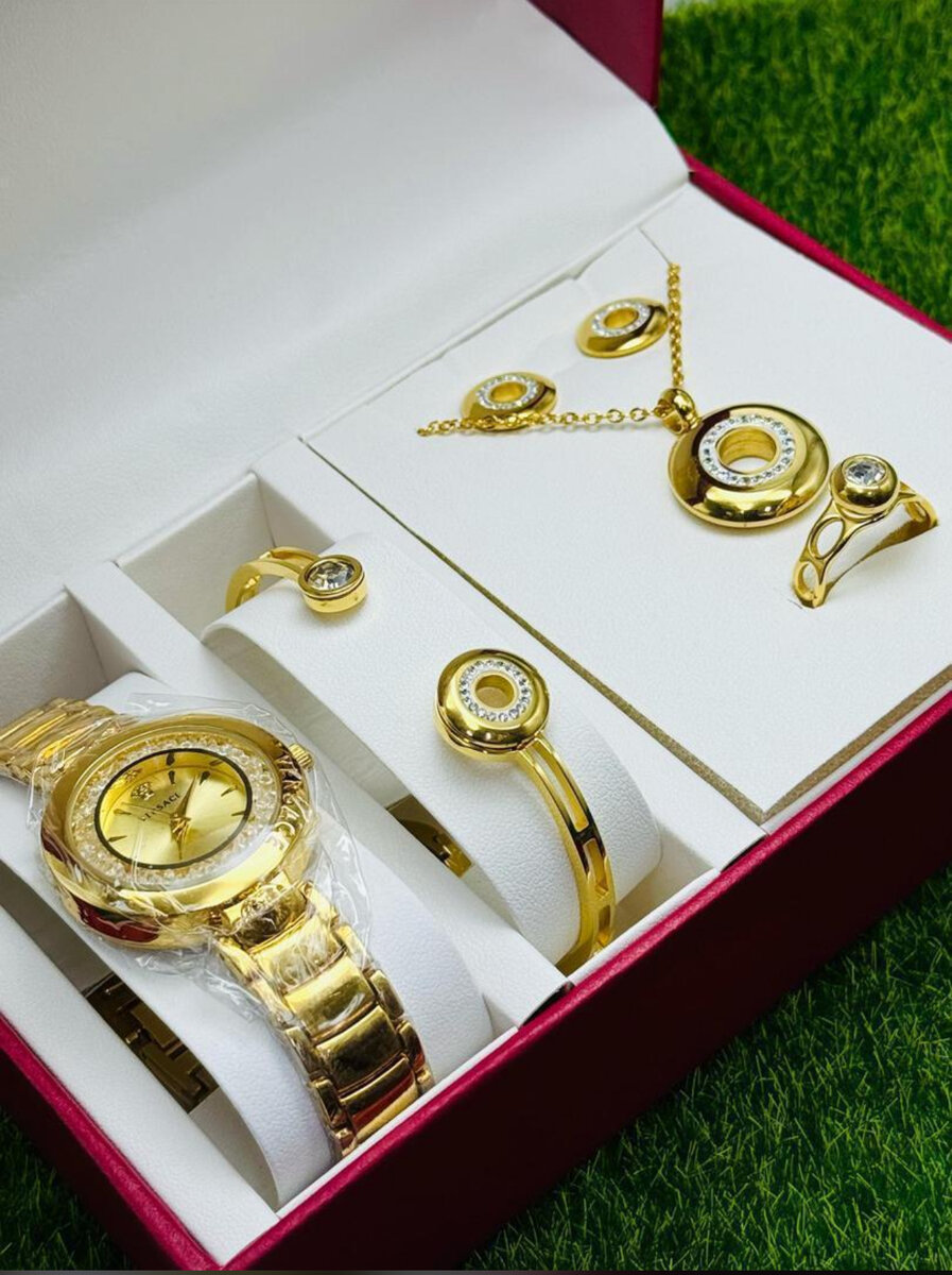 Ensemble de montres et bijoux dorés