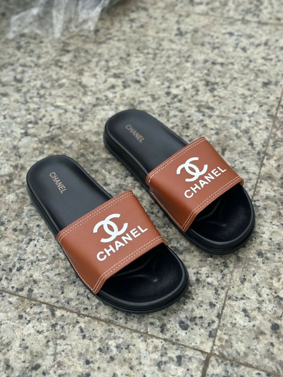 Claquettes élégantes en cuir